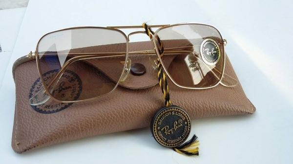 ขาย rayban usa caravan เลนส์ออโต้ปรับแสงครับ มือหนึ่งเก่าเก็บครับ