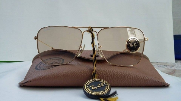ขาย rayban usa caravan เลนส์ออโต้ปรับแสงครับ มือหนึ่งเก่าเก็บครับ