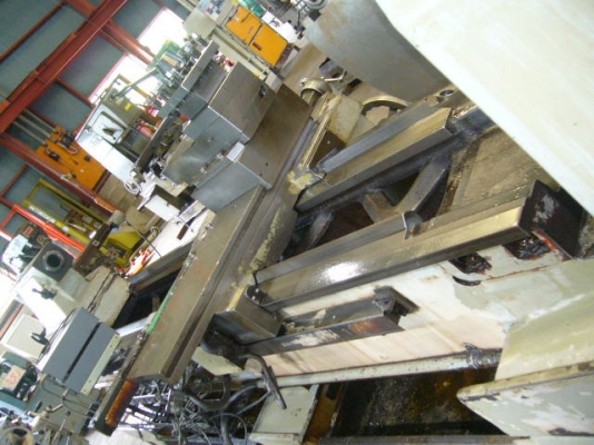 ขายเครื่องกลึงงานหนักDAINICHI Lathe DHM 880&phi;X2,500M/M Chuck: 600&phi; Year: 1971