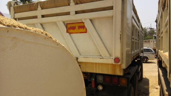 รถฮีโน่ 12 ล้อ หัวลาก 380 แรงม้า. ปี 57  ( ขายแม่ , ลูก )   สนใจติดต่อ  081 - 6079515