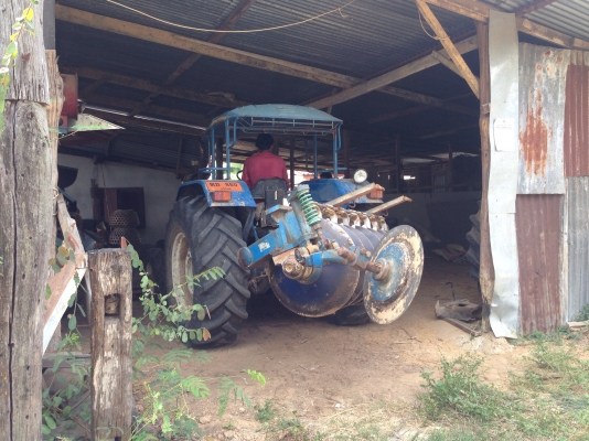 ขายรถไถFORD 1 เพลา เสื้อลาย เลขเกียร์ EONN-7006-FA ท้ายเบาะ EONN501-EA รถสวยสภาพดีพร้อมใช้งาน อุปกรณ์ครบพร้อม มีใบมีดดันหน้า ผาน7สภาพดีมากพร้อมใช้งาน ทะเบียนพร้อมโอน เครื่องแห้งแรงดี ระบบไฮดรอลิกส์ดี  ราคา 348,000บาท คูณ ชัยยา อ.สตึก โทร 089-8451887 081-9