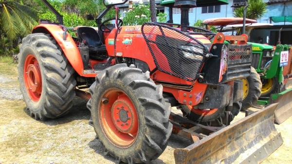 ขายรถไถ KUBOTA  M8540  มีดันหน้า ผาน4 รถอยู่ อ.แกลง ระยอง สนใจโทรสอบถาม 0818618678 ราคา 580,000