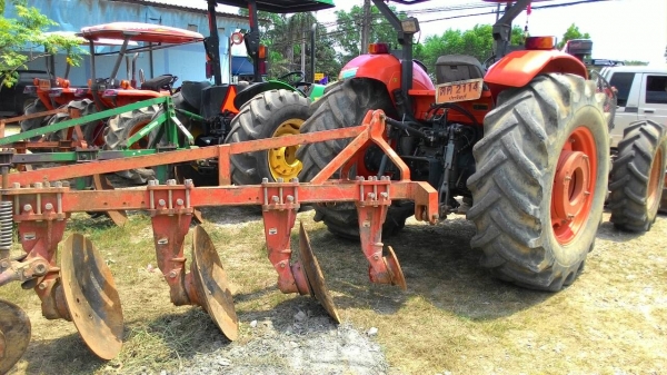 ขายรถไถ KUBOTA  M8540  มีดันหน้า ผาน4 รถอยู่ อ.แกลง ระยอง สนใจโทรสอบถาม 0818618678 ราคา 580,000