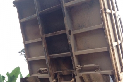 ขายรถสิบล้อ ไอ้หลง โบ TF 67xx กะบะโคราช รถสวยเดิม ยางเต็ม เครื่องแน่น ช่วงล่างดี การันตรีรถพร้อมใช้100\% ราคาต่อรองได้ ขายได้ขายเจ้าของใจดี