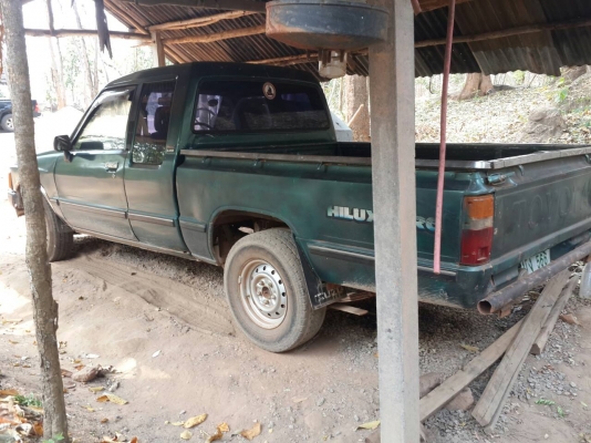 ขายรถกระบะ โตโยต้า ปี.33 เครื่อง.2400 ตามวภาพ รถใช้งานอยู่ สนใจโทน.084-9206030 ขายรถกระบะ โตโยต้า ปี.33 เครื่อง.2400 ตามวภาพ รถใช้งานอยู่ สนใจโทน.084-9206030