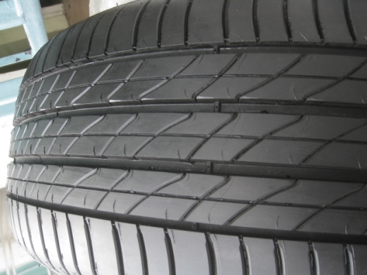 ขายล้อแม็กป้ายแดง accord g9 17"x7.5" et55 5 รู 114.3 ยาง michelin primacy 3st 225/50r17 ยางผลิตสัปดาห์ที่ 43 ปี 2014 ริ้วที่หน้ายางมีทุกเส้นครับ crv g1-g2 , vigo , camry, innova ก็ใส่ได้ครับ ขายทั้งชุด 23,500 บาทครับ สนใจติดต่อเล็กคลองสามครับ 08