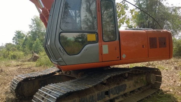 ขาย HITASHI EX200-3ไฟฟ้าครบ โซ่ช่วงล่างสวย แอร์เย็นรถพร้อมลุยงาน เอกสารเล่มทะเบียน