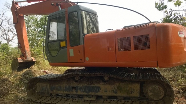 ขาย HITASHI EX200-3ไฟฟ้าครบ โซ่ช่วงล่างสวย แอร์เย็นรถพร้อมลุยงาน เอกสารเล่มทะเบียน