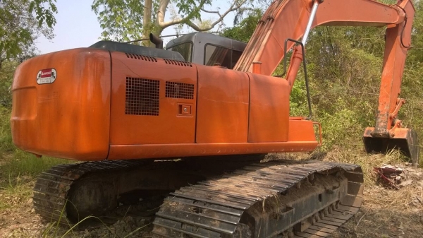 ขาย HITASHI EX200-3ไฟฟ้าครบ โซ่ช่วงล่างสวย แอร์เย็นรถพร้อมลุยงาน เอกสารเล่มทะเบียน