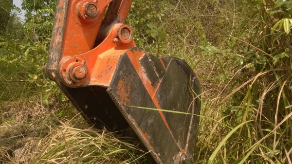 ขาย HITASHI EX200-3ไฟฟ้าครบ โซ่ช่วงล่างสวย แอร์เย็นรถพร้อมลุยงาน เอกสารเล่มทะเบียน