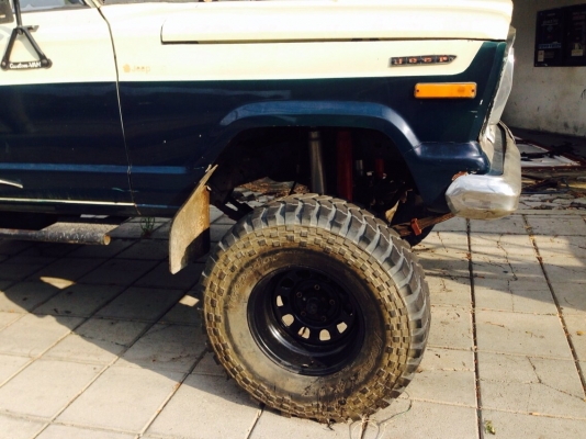 รถjeep ยกสูงสภาพดีมากพร้อมใช้งาน หายากมีเล่มทะเบียนสนใจสอบถามใด้