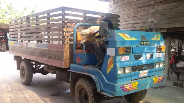 ขายรถอีแต๋นด้ำราคา195000บาท คัชชีหน้า5 พวงมไรเพราเวอร์  บรรณทุกได้6ตัน  เบลกลม กระบะยาว4.7เมตร  กะบอกด้ำใหญ่ พร้อมใช้งานรถอยู่ว้งบัว อคลองขลุง จ กำแพงเพชรสนใจโทร0813655887อำพร พาเจริญราคานื้ยังต่อรองได้อืกนะครับ