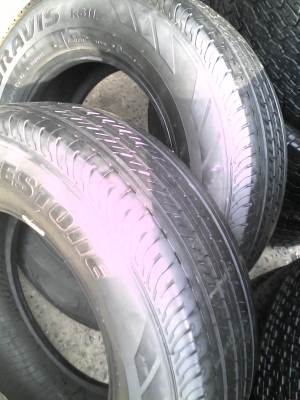 215/70R15 BRIDGESTONE DURAVIS R611 สวยดอกยางหนา มี 2 เส้น ปี2012  TEL.081-427-3941