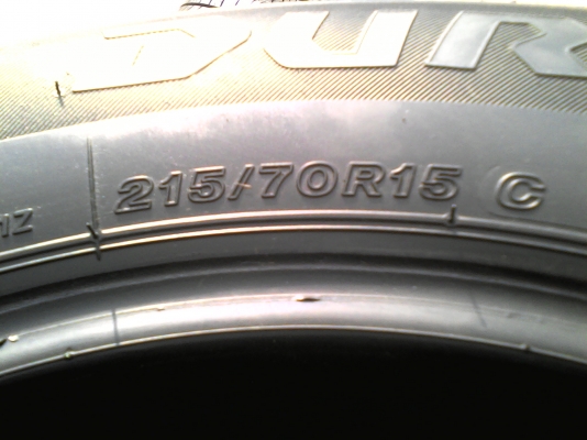 215/70R15 BRIDGESTONE DURAVIS R611 สวยดอกยางหนา มี 2 เส้น ปี2012  TEL.081-427-3941