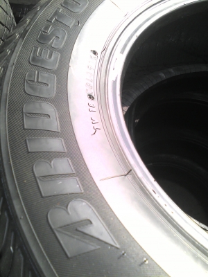 215/70R15 BRIDGESTONE DURAVIS R611 สวยดอกยางหนา มี 2 เส้น ปี2012  TEL.081-427-3941