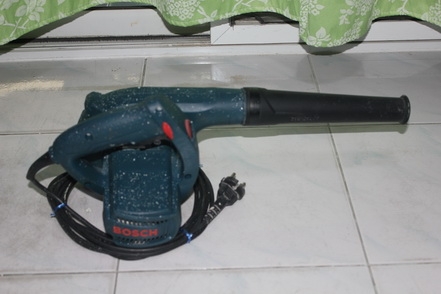 เครื่องเป่าลม bosch gbl 800e กำลัง 800วัตต์ สภาพพร้อมใช้ครับ