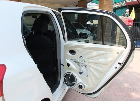 TOYOTA YARIS 1.5G  แต่งเครื่องเสียงแบบจัดเต็ม!!!