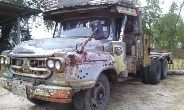 รถสิบล้อหัวยาว  2  เพลา  ขึ้นแมคโค  200  เครื่อง  185  แรง  พวงมาลัยเพาเวอร์  ทะเบียนเต็ม  ขายตามสภาพ