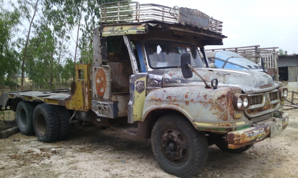 รถสิบล้อหัวยาว  2  เพลา  ขึ้นแมคโค  200  เครื่อง  185  แรง  พวงมาลัยเพาเวอร์  ทะเบียนเต็ม  ขายตามสภาพ