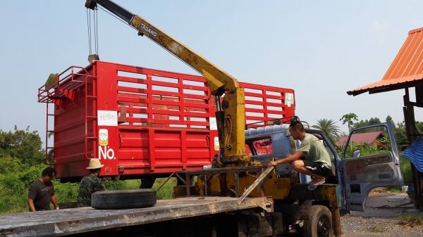 **270,000 บ.ต่อรอง///6ล้อติดเครน NPR-110** ขาย ISUZU NPR-110 6ล้อบรรทุก ติดเครน ISUZU NPR59L 4BE1-110 ฝาดำ ประกอบ เครื่องดี แรง ดี เกียร์สั้น เข้างง่าย ไม่หลุดครับ ช่วงล่างเดิม 5น็อต หน้า-หลัง คัสซีดี สวย ไม่ปะไม่ผุ กระบะเหล็กพื้นเรียบยาว4.30ม.สภาพดี พื้น **270,000 บ.ต่อรอง///6ล้อติดเครน NPR-110** ขาย ISUZU NPR-110 6ล้อบรรทุก ติดเครน ISUZU NPR59L 4BE1-110 ฝาดำ ประกอบ เครื่องดี แรง ดี เกียร์สั้น เข้างง่าย ไม่หลุดครับ ช่วงล่างเดิม 5น็อต หน้า-หลัง คัสซีดี สวย ไม่ปะไม่ผุ กระบะเหล็กพื้นเรียบยาว4.30ม.สภาพดี พื้น