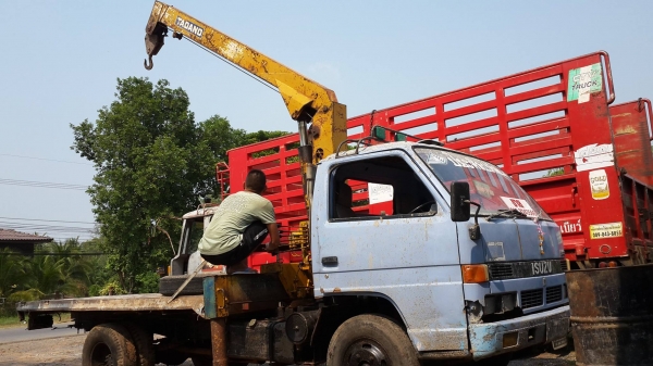 **270,000 บ.ต่อรอง///6ล้อติดเครน NPR-110** ขาย ISUZU NPR-110 6ล้อบรรทุก ติดเครน ISUZU NPR59L 4BE1-110 ฝาดำ ประกอบ เครื่องดี แรง ดี เกียร์สั้น เข้างง่าย ไม่หลุดครับ ช่วงล่างเดิม 5น็อต หน้า-หลัง คัสซีดี สวย ไม่ปะไม่ผุ กระบะเหล็กพื้นเรียบยาว4.30ม.สภาพดี พื้น **270,000 บ.ต่อรอง///6ล้อติดเครน NPR-110** ขาย ISUZU NPR-110 6ล้อบรรทุก ติดเครน ISUZU NPR59L 4BE1-110 ฝาดำ ประกอบ เครื่องดี แรง ดี เกียร์สั้น เข้างง่าย ไม่หลุดครับ ช่วงล่างเดิม 5น็อต หน้า-หลัง คัสซีดี สวย ไม่ปะไม่ผุ กระบะเหล็กพื้นเรียบยาว4.30ม.สภาพดี พื้น