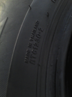 205/70R15 BRIDGESTONE DURAVIS R611 ปี2012  ชุด 4 เส้น ไม่มีปะ  TEL.081-427-3941