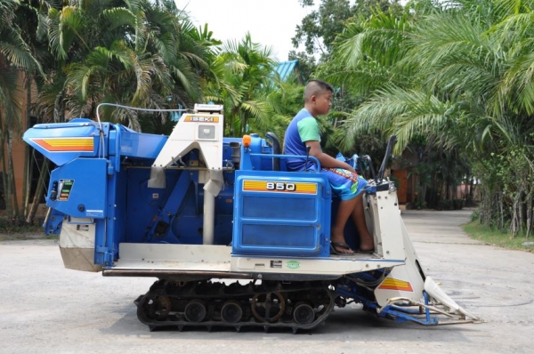 (ลดกระหน่ำ)ขายรถเกี่ยว นวดข้าวISEKI ดีเซล2สูบ สวยเดิมจากญี่ปุ่น 58,000เท่านั้น!!