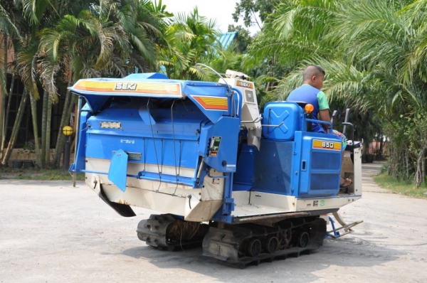 (ลดกระหน่ำ)ขายรถเกี่ยว นวดข้าวISEKI ดีเซล2สูบ สวยเดิมจากญี่ปุ่น 58,000เท่านั้น!!