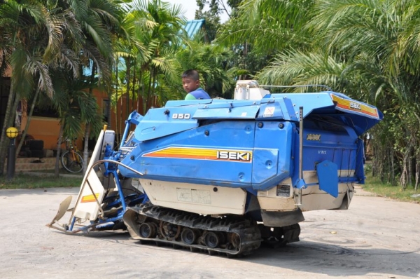 (ลดกระหน่ำ)ขายรถเกี่ยว นวดข้าวISEKI ดีเซล2สูบ สวยเดิมจากญี่ปุ่น 58,000เท่านั้น!!