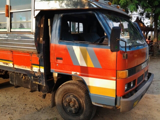 ขายNPR115รถห้าง กระบะหลังคาโดยสารสแตนเลส พร้อมเบาะนั้งเพลาหลังF