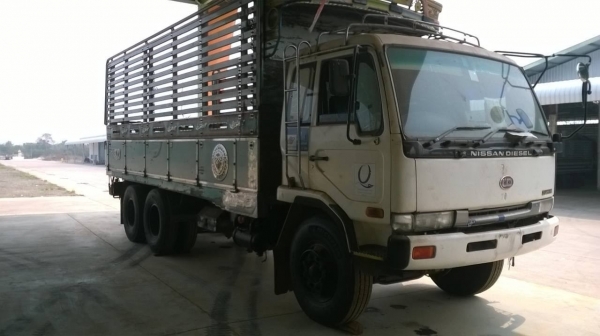 ขายรถล่อง 10 ล้อ เพลาเดียว NISSAN UD เครื่อง FE6-T เทอร์โบ 220 แรงม้า คัสซีสวยตลอดเส้น เบรคทิฟฟี่ เพาวเวอร์ ยางเรเดียลเต็มทั้ง 10 เส้น ทะเบียนพร้อมโอนครับ