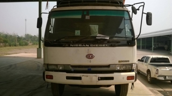 ขายรถล่อง 10 ล้อ เพลาเดียว NISSAN UD เครื่อง FE6-T เทอร์โบ 220 แรงม้า คัสซีสวยตลอดเส้น เบรคทิฟฟี่ เพาวเวอร์ ยางเรเดียลเต็มทั้ง 10 เส้น ทะเบียนพร้อมโอนครับ