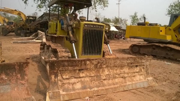 ขายแทรคเตอร์ KOMATSU D5 สภาพพร้อมใช้งาน ราคาถูก