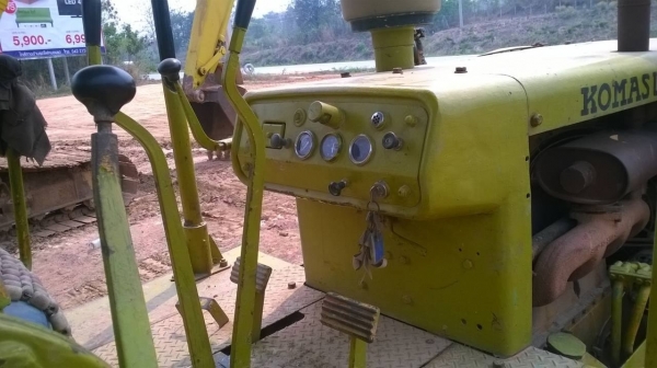 ขายแทรคเตอร์ KOMATSU D5 สภาพพร้อมใช้งาน ราคาถูก
