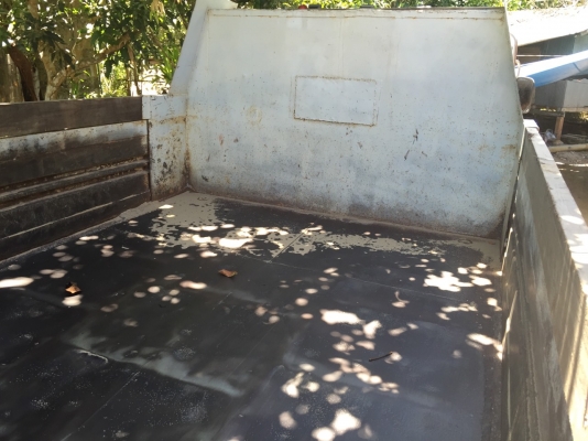 รถอีซูซุ 6 ล้อดั้ม FTR  200  แรงม้า.  ปี 47  สนใจติดต่อ 081 - 6079515