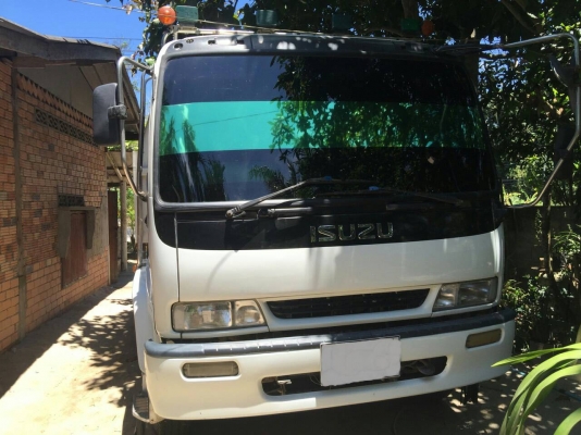 รถอีซูซุ 6 ล้อดั้ม FTR  200  แรงม้า.  ปี 47  สนใจติดต่อ 081 - 6079515