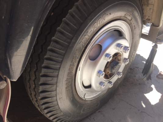 รถอีซูซุ 6 ล้อดั้ม FTR  200  แรงม้า.  ปี 47  สนใจติดต่อ 081 - 6079515