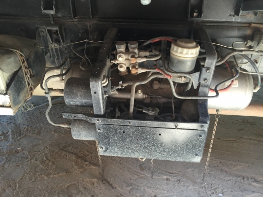 รถอีซูซุ 6 ล้อดั้ม FTR  200  แรงม้า.  ปี 47  สนใจติดต่อ 081 - 6079515