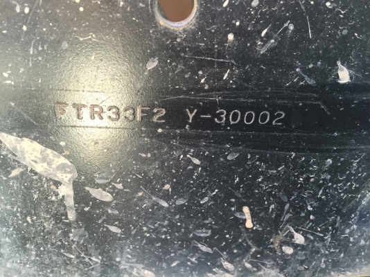 รถอีซูซุ 6 ล้อดั้ม FTR  200  แรงม้า.  ปี 47  สนใจติดต่อ 081 - 6079515