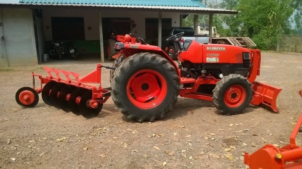 ขายรถไถ KUBOTA รุ่น L3408 สภาพพร้อมใช้งาน เอกสารทะเบียนครบ ยางเต็ม พร้อมผาน 5 และผานดันหน้า ราคาต่อรองได้ครับ ขายรถไถ KUBOTA รุ่น L3408 สภาพพร้อมใช้งาน เอกสารทะเบียนครบ ยางเต็ม พร้อมผาน 5 และผานดันหน้า ราคาต่อรองได้ครับ