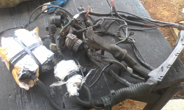 กล่อง พร้อมสายไฟ และชิปอีโมกุญแจ