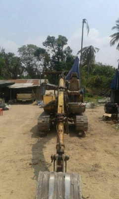 KOMATSU pc 40-2 เครื่องปั้มเปลี่ยนมาไหม่เซียงกงราคา150,000 090-772-3710 098-539-6074