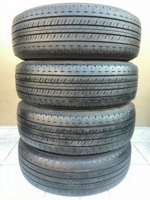 ขายยาง BRIDGESTONE DURAVIS R611 215-70-15 ปี13 ดอกหนา เนื้อนิ่ม ไม่มีปะ ชุดละ 5,500 บาท