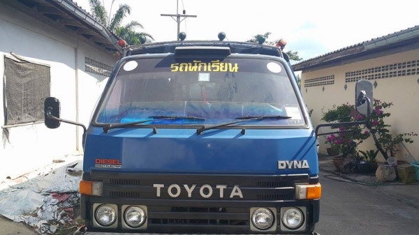 TOYOTA DYNA