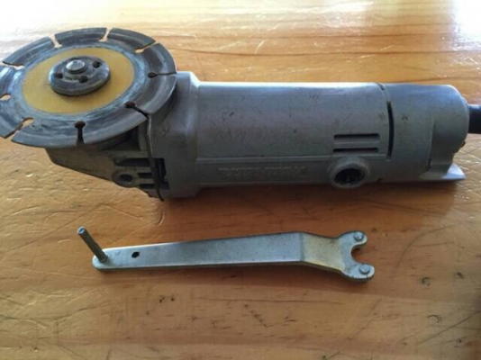 ขายหินเจียขนาด4นิ้วสภาพดีเดิมๆยีาห้อMakitaรุ่น9500NB(made in japan)พร้อมใช้งาน ขายหินเจียขนาด4นิ้วสภาพดีเดิมๆยีาห้อMakitaรุ่น9500NB(made in japan)พร้อมใช้งาน