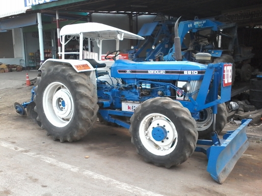 ขายรถไถฟอร์ดสองเพลา เสื้อลาย 6610 มีทะเบียน