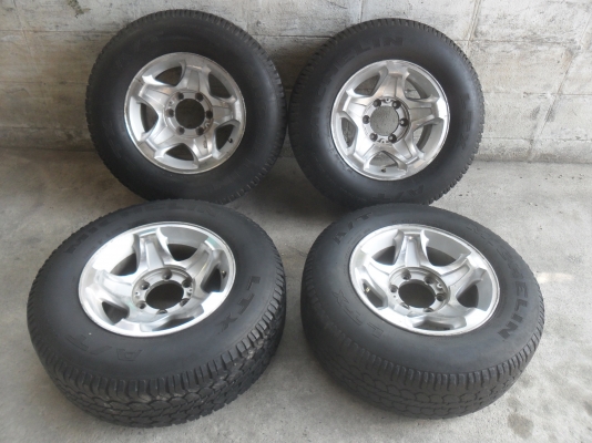 ล้อแม็ก 15นิ้ว 6รู พร้อมยาง สวยๆ 4 ล้อ ราคา 6000 บาท