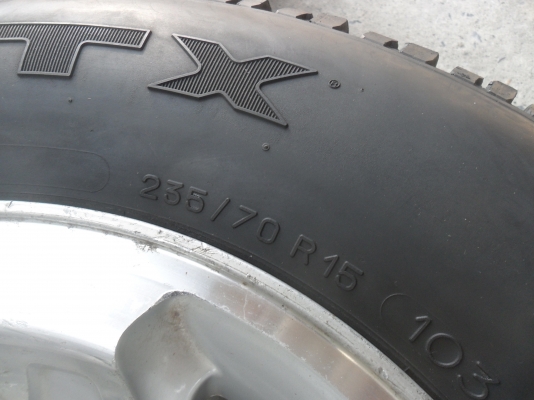 ล้อแม็ก 15นิ้ว 6รู พร้อมยาง สวยๆ 4 ล้อ ราคา 6000 บาท