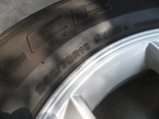 ล้อแม็ก 16นิ้ว 6รู มาสด้า พร้อมยาง สวยๆ 4 ล้อ ราคา 6900 บาท