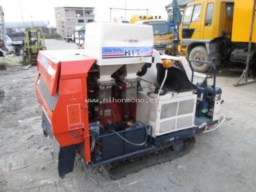 รถเกี่ยวข้าวนั่งขับ KUBOTA R1-91 รหัสสินค้า : 14002150 หรือเพิ่มเติมไดที่ www.nihonmono.com รถเกี่ยวข้าวนั่งขับ KUBOTA R1-91 รหัสสินค้า : 14002150 หรือเพิ่มเติมไดที่ www.nihonmono.com